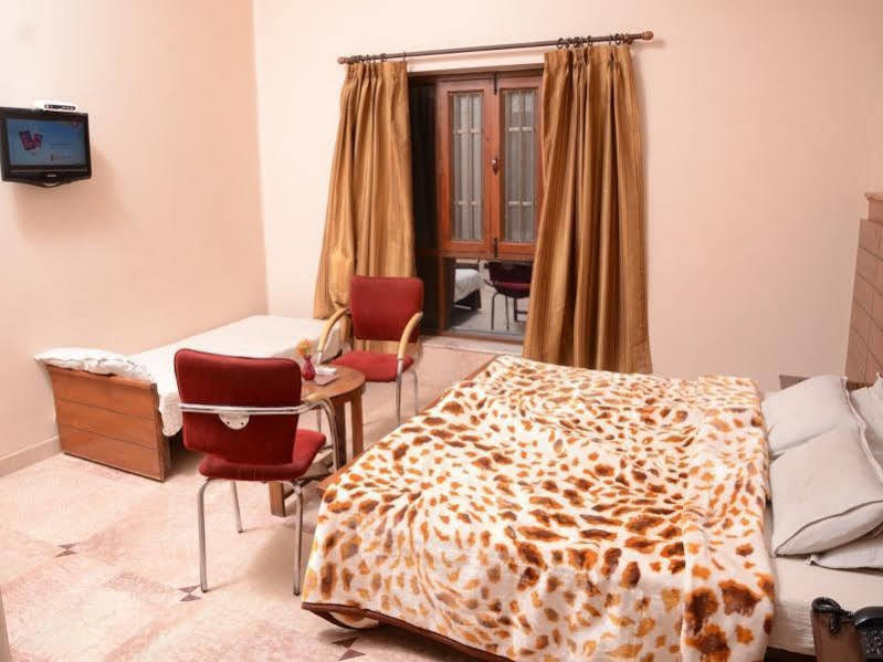 Capital O 10953 Dayal Lodge - A Boutique Hotel Agra  Exterior photo